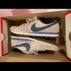 Nike Pegasus 83 sneaker